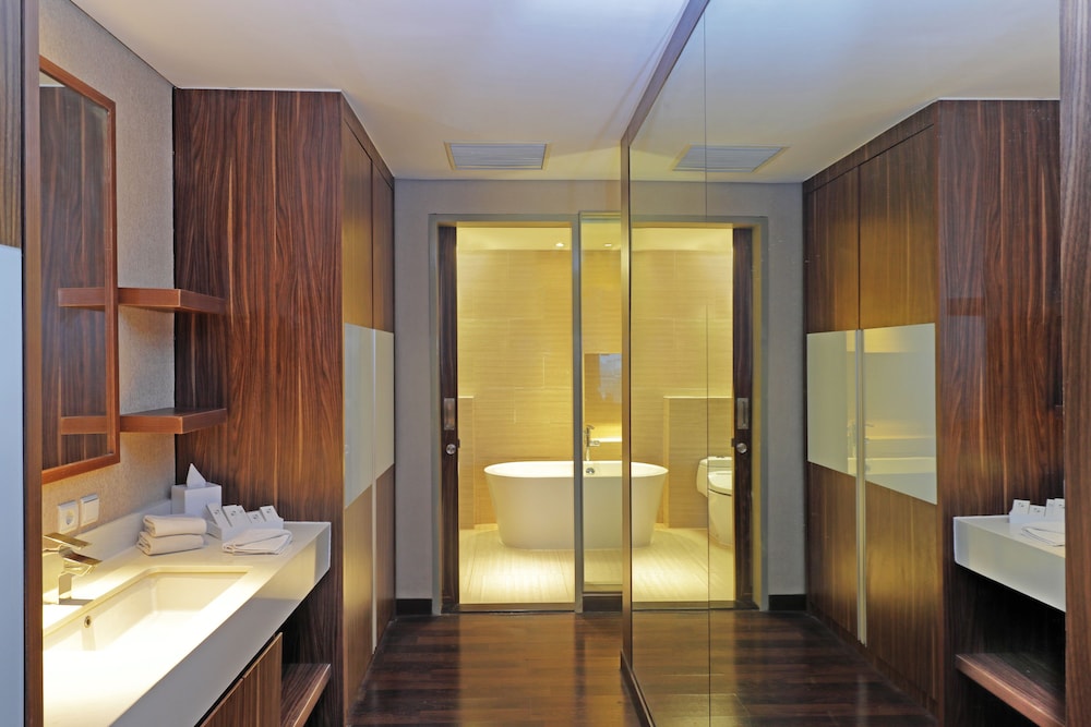 Swiss-Belhotel Cirebon 28/48