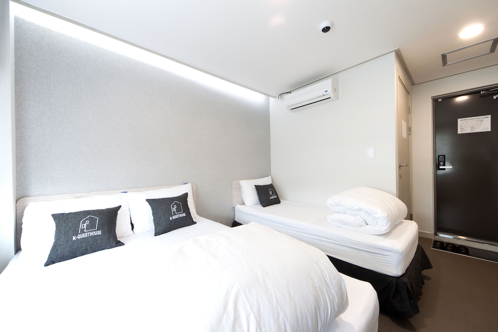 Standard, Triple, 1 Double and 1 Single Bed