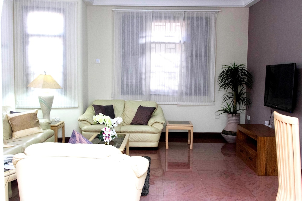 Mahogany Lodge 13/50