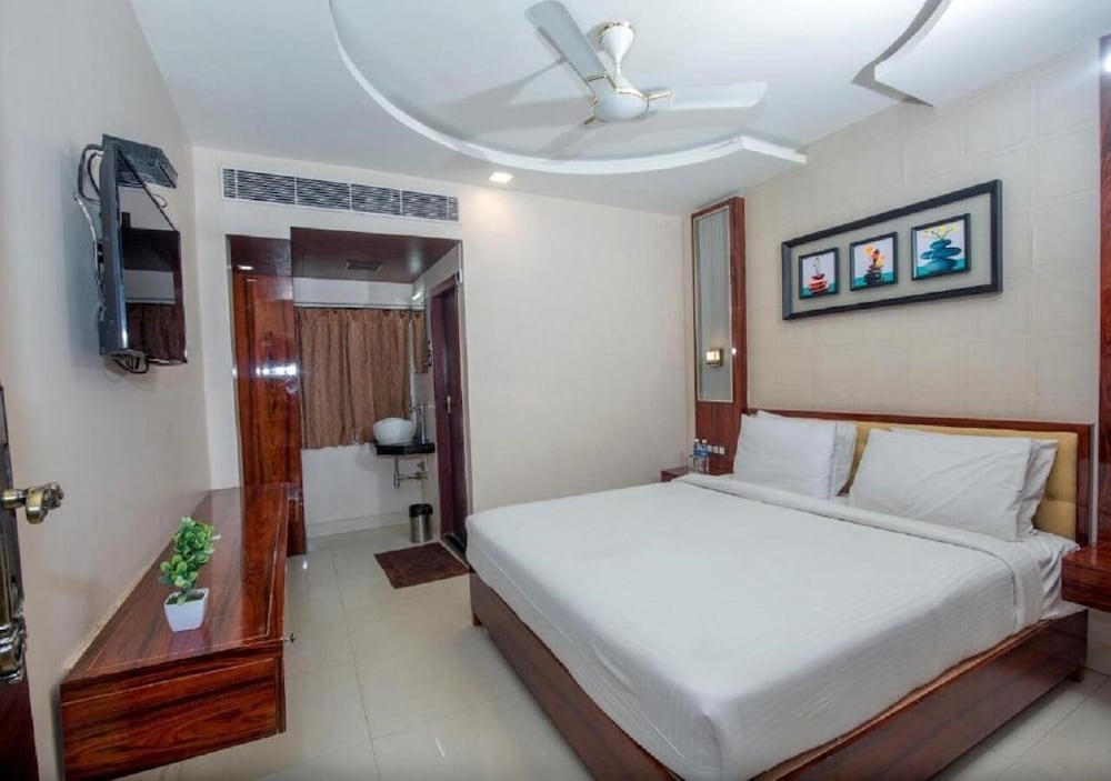 Oyo 14759 Hotel President 14/55