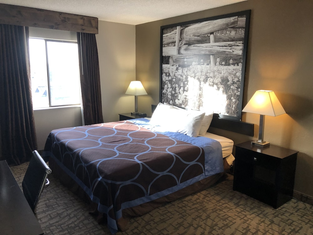 Super 8 By Wyndham Boise 11/29