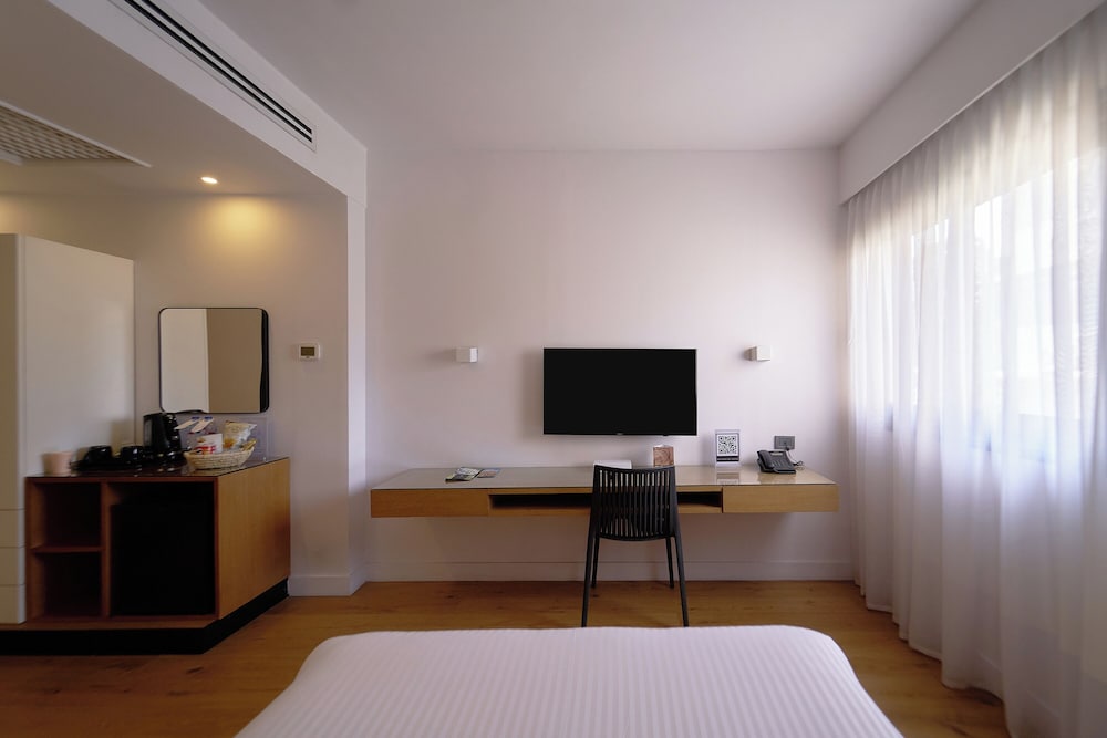 New President Hotel 31/43