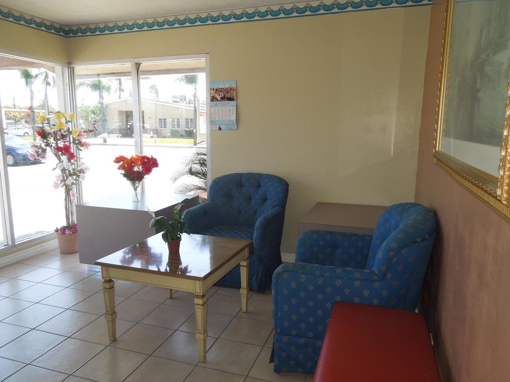 Castaway Motel 26/48