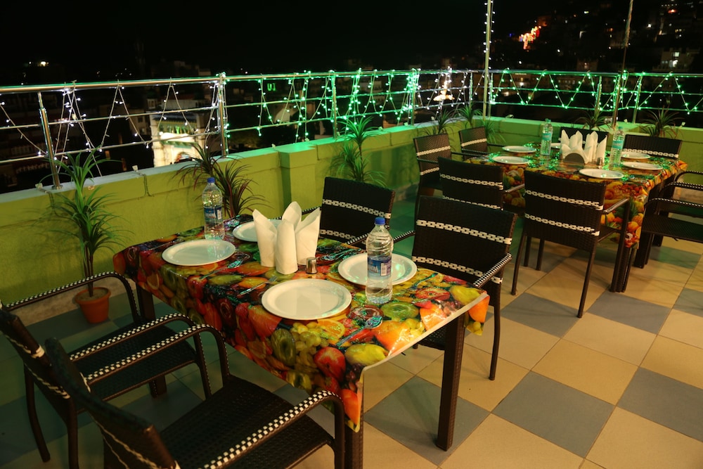 Hotel Madni Royale 36/50