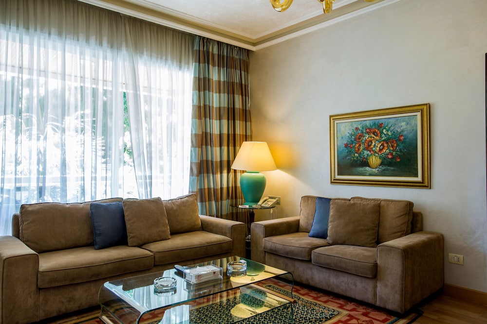Lahoya Homes, Beirut 26/50