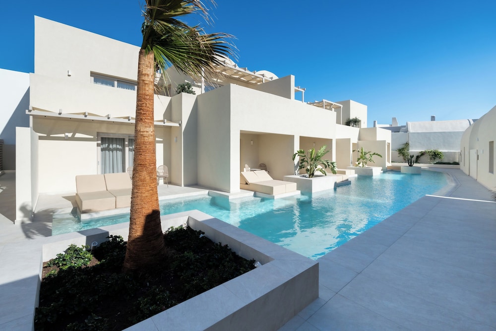 Heyday Luxury Suites 57/66