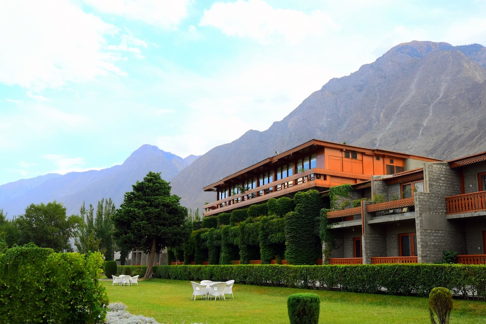 SERENA GILGIT