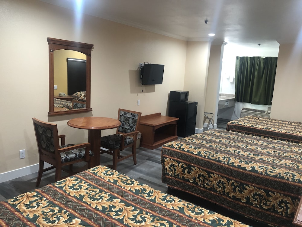 Economy Inn 11/25