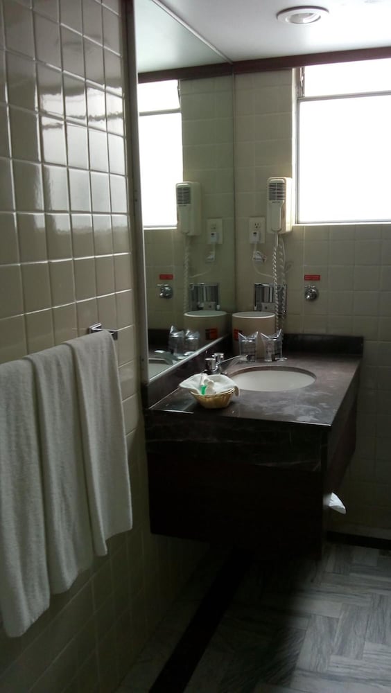 Segovia Regency Hotel 35/46