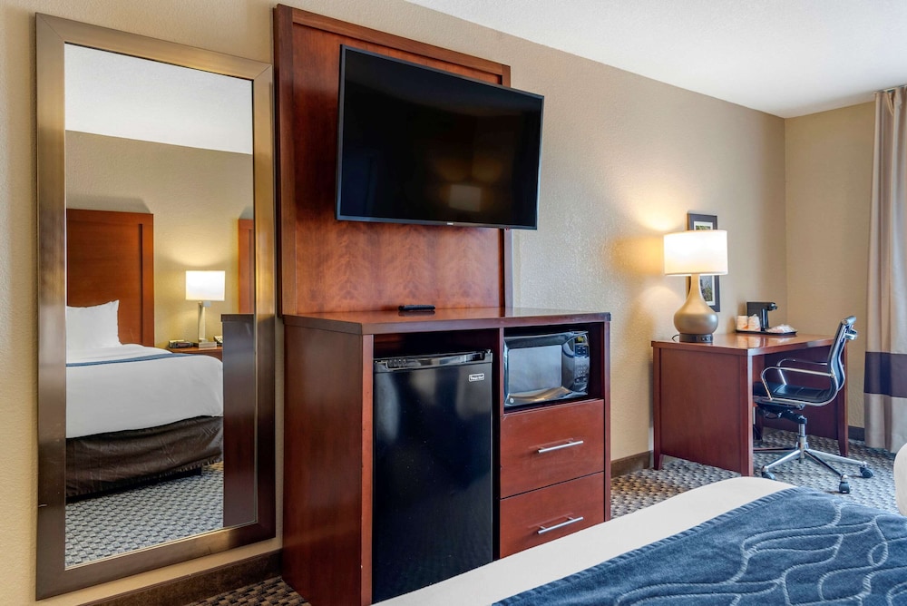 Comfort Inn and Suites Blue Ridge Ga 28/42