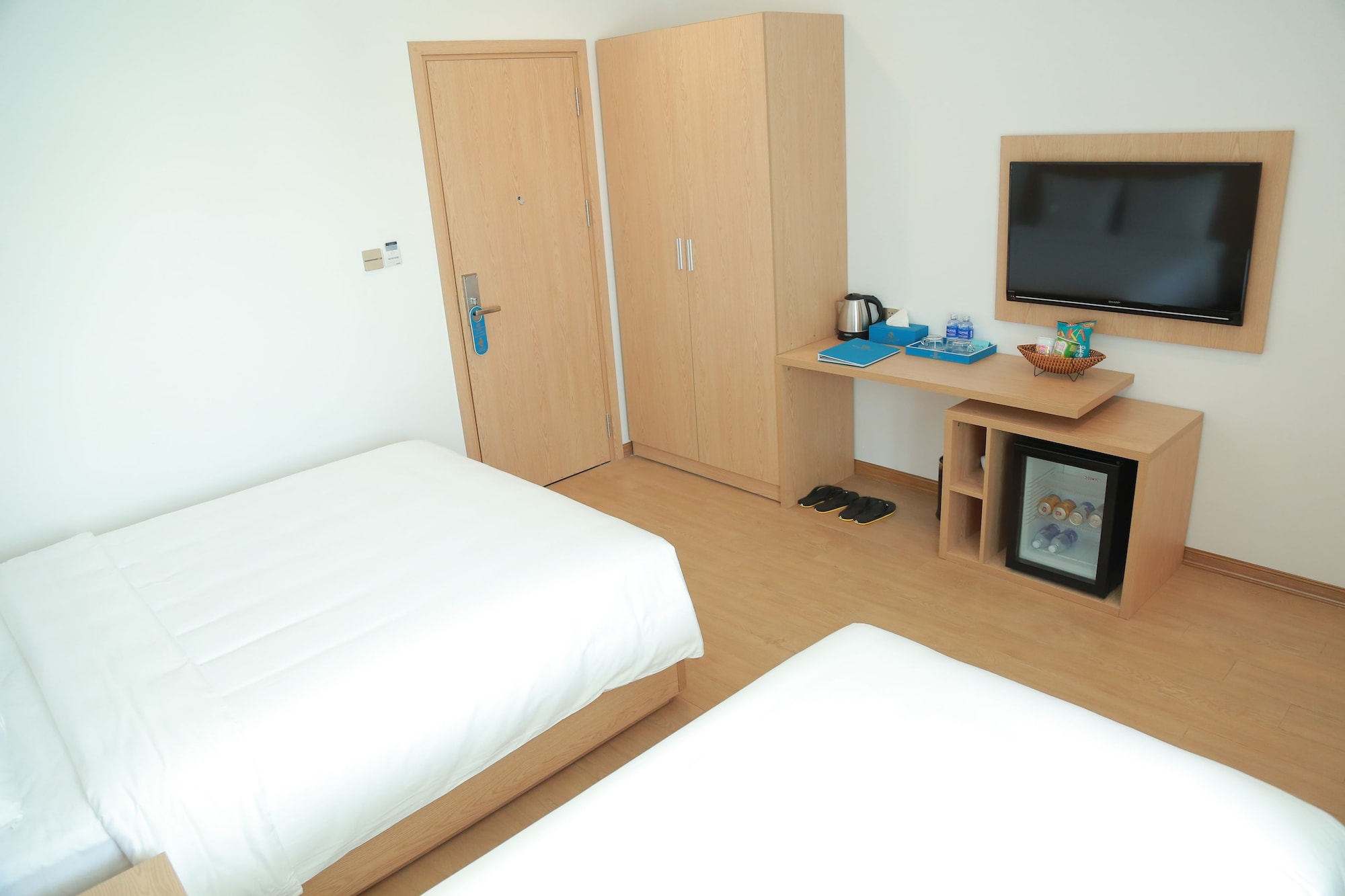DELUXE, TRIPLE, SEA VIEW