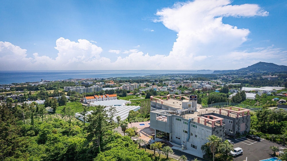 J.View Hotel 38/43
