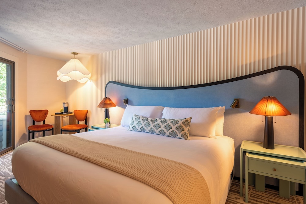 Grand, Meadow, Queen Bed