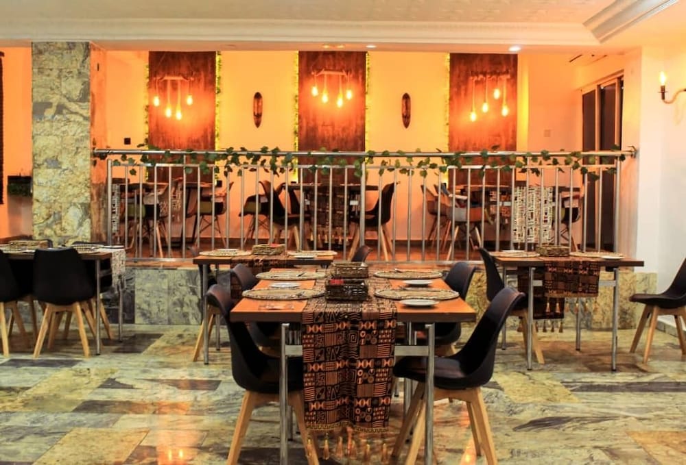 3j Apos S Hotel Ltd 50/64
