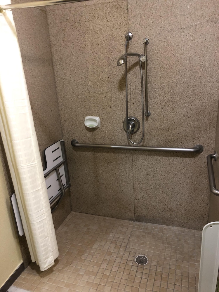 Sleep Inn & Suites Hewitt - South Waco 3/29