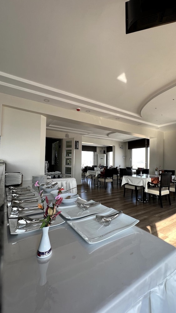 Headman Hotel 32/41