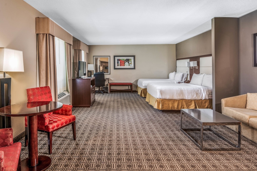 Holiday Inn Express Suites Lantana 26/57