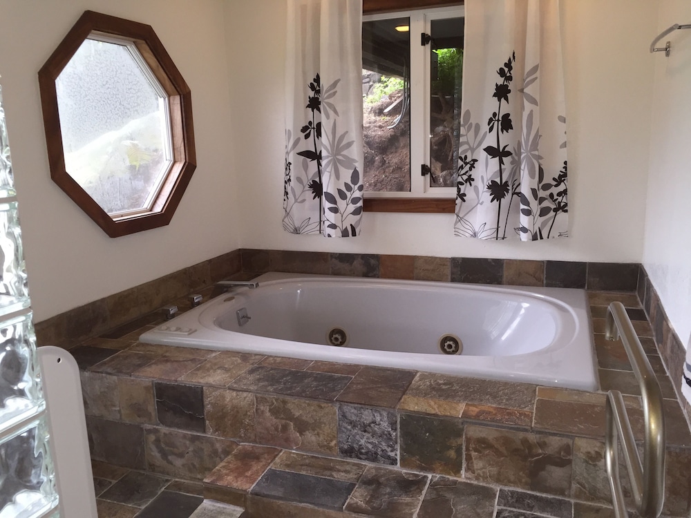 Volcano Acres Ranch Bed and Breakfast 74/75
