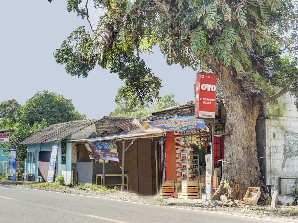 OYO 1187 Penginapan Bunda 1/39