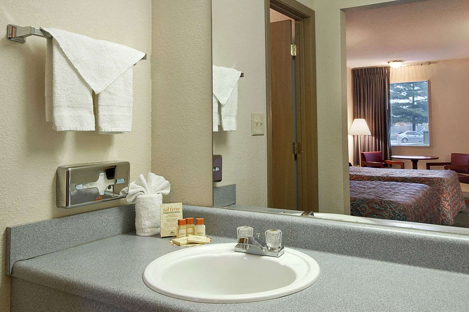 Days Inn By Wyndham Indianapolis East Post Road 52/54