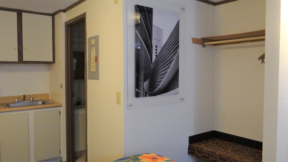 Bayshore Inn 28/40