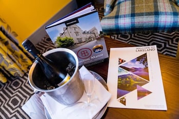 Stonecross Manor Hotel 11/37