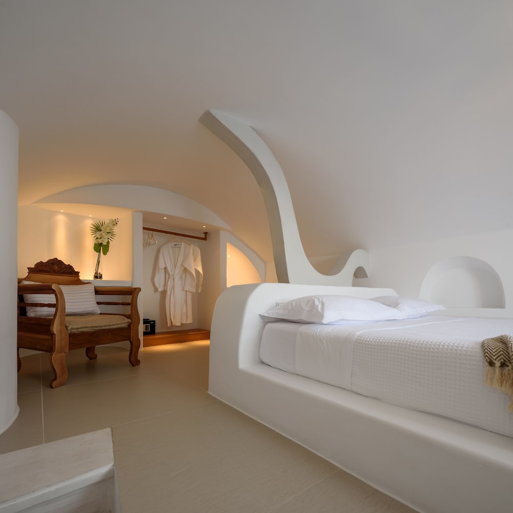 Nefeles Luxury Suites 15/49