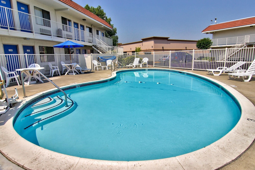 Motel6 West Sacramento, CA 50/60