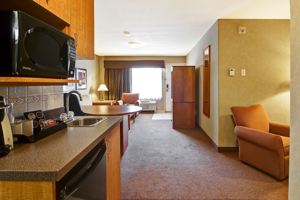 Ramada by Wyndham Ponoka 9/39