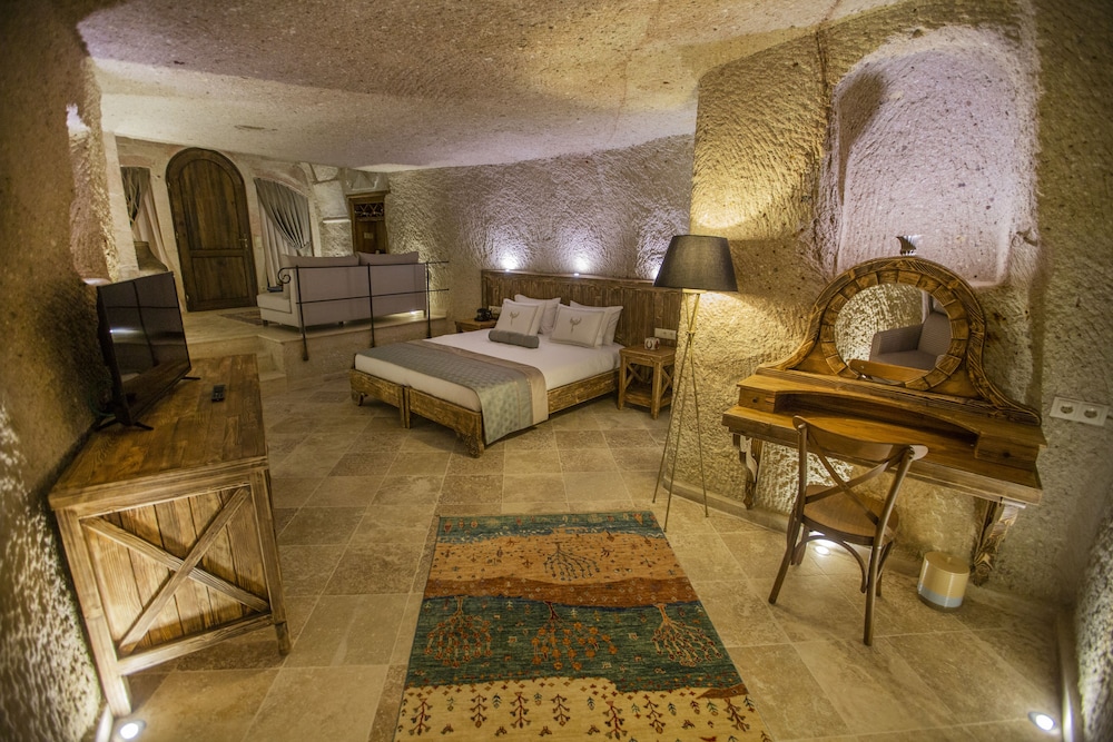Nino Cave Suites 27/50