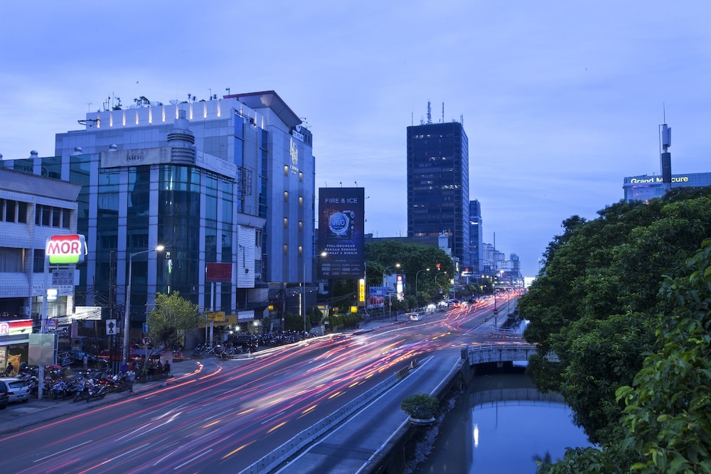Verse Lite Hotel Gajah Mada 33/67
