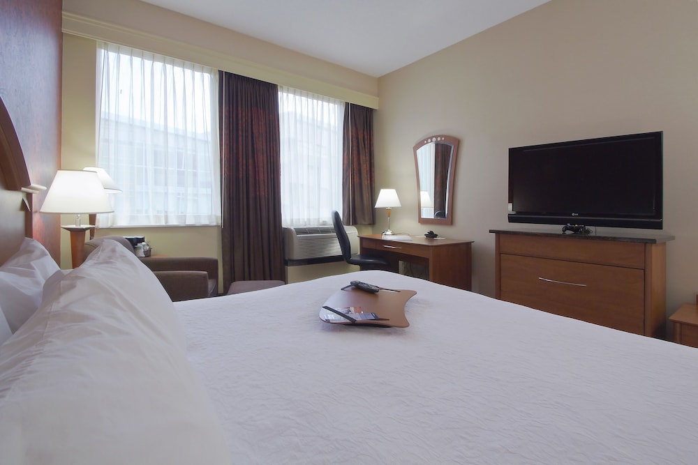 Hampton Inn Suites Columbus Downtown 15/59