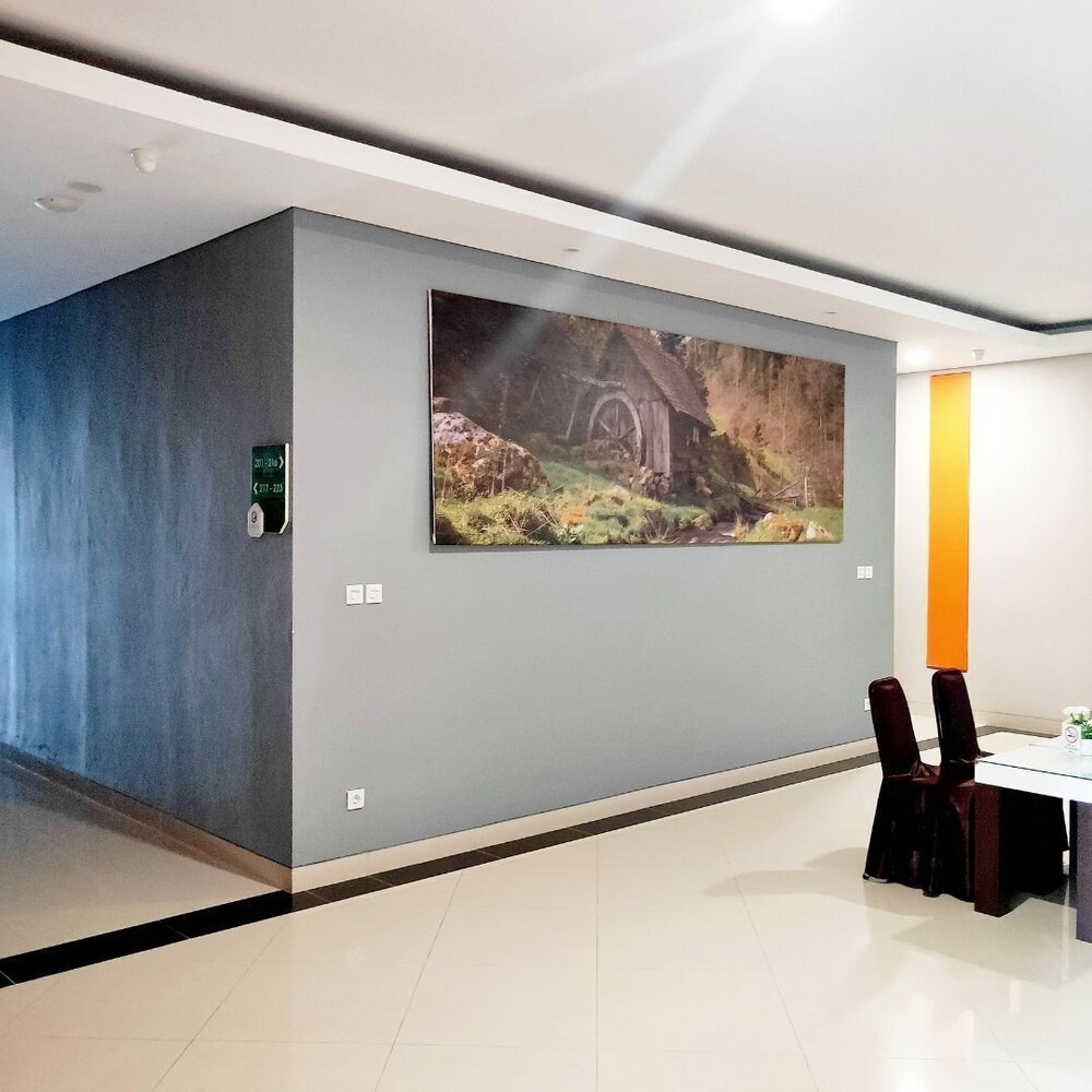 Emerald Hotel 4/59