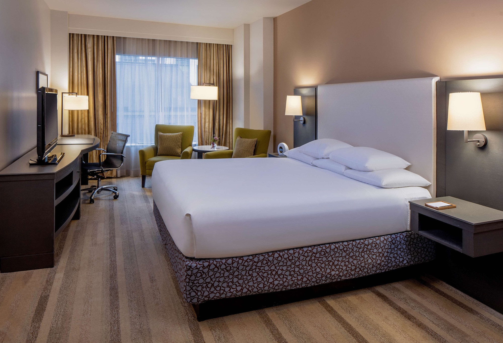 ROOM, KING BED