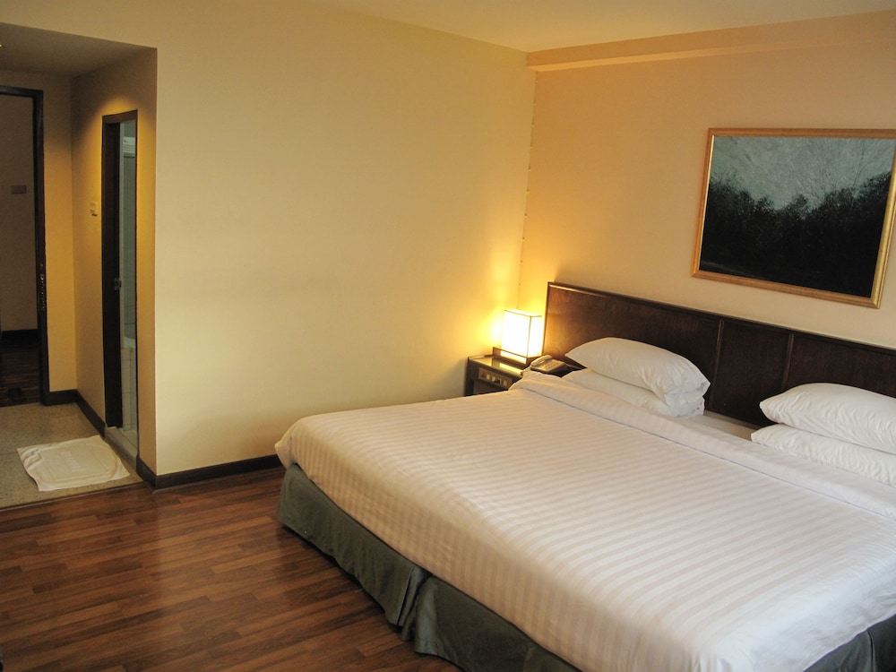 Dusit Hotel 20/50