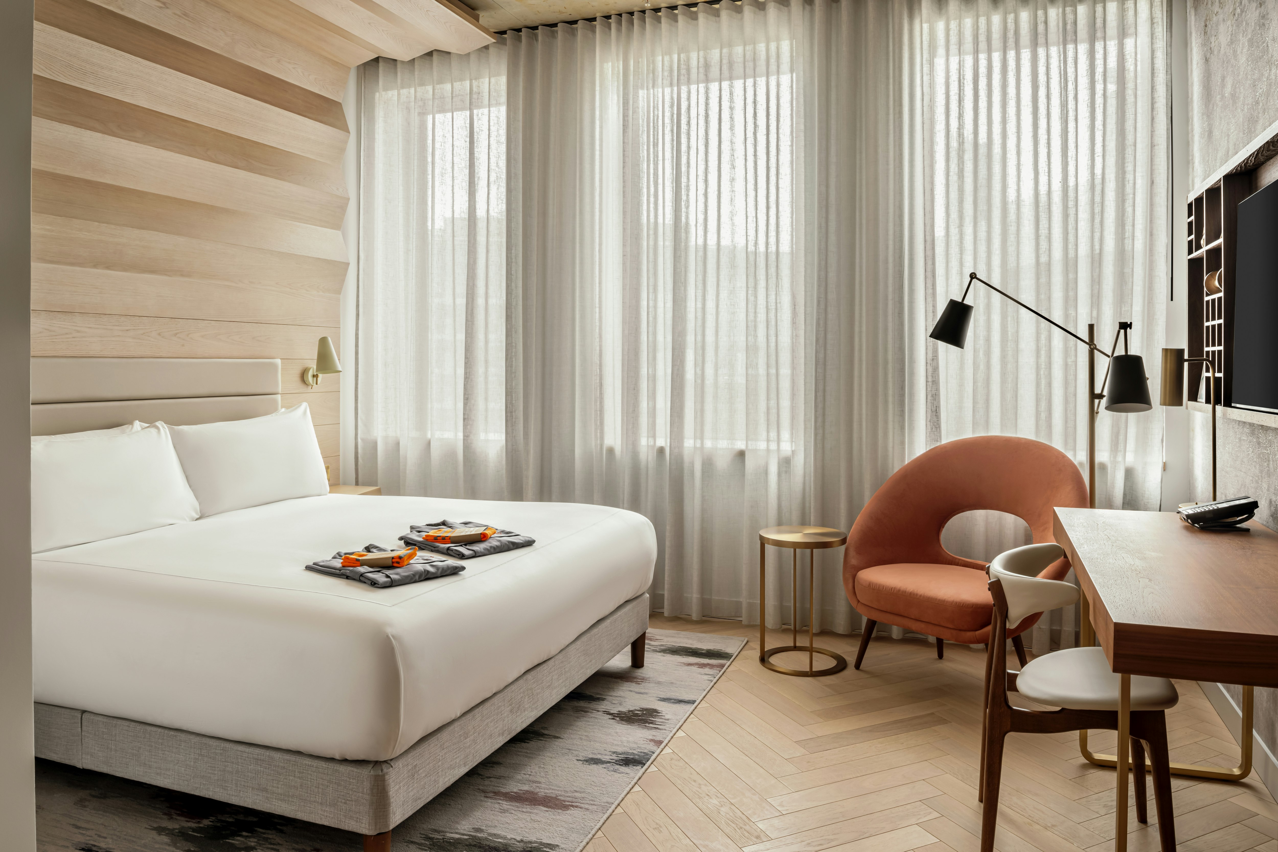 PREMIUM, KING BED
