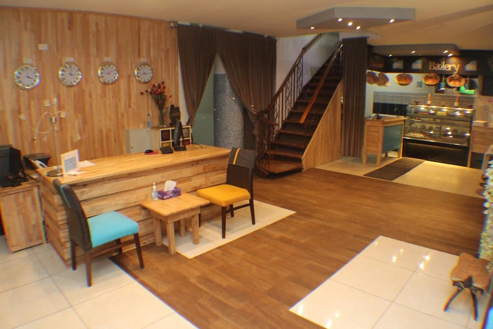 Murex Plaza Hotel and Suites 30/33