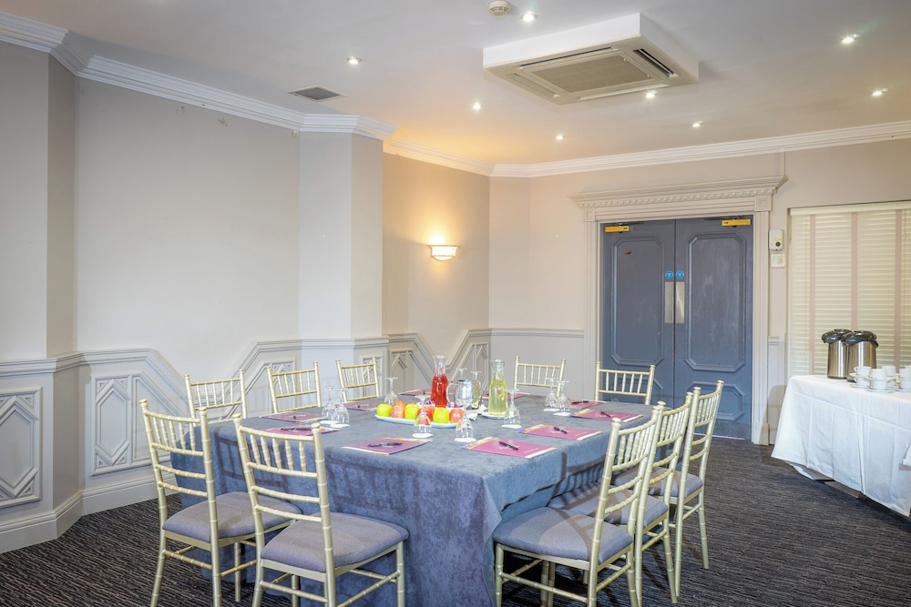 Talbot Hotel Midleton 56/60