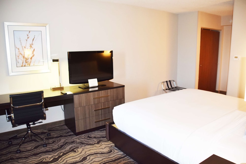 2 ROOMS, SUITE, KING BED
