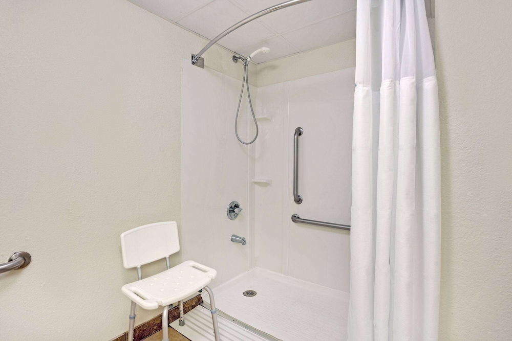 Wyndham Garden Charlotte Executive Park 23/23