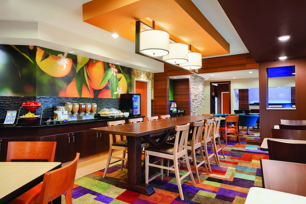 Fairfield Inn Suites Lansing West 18/23