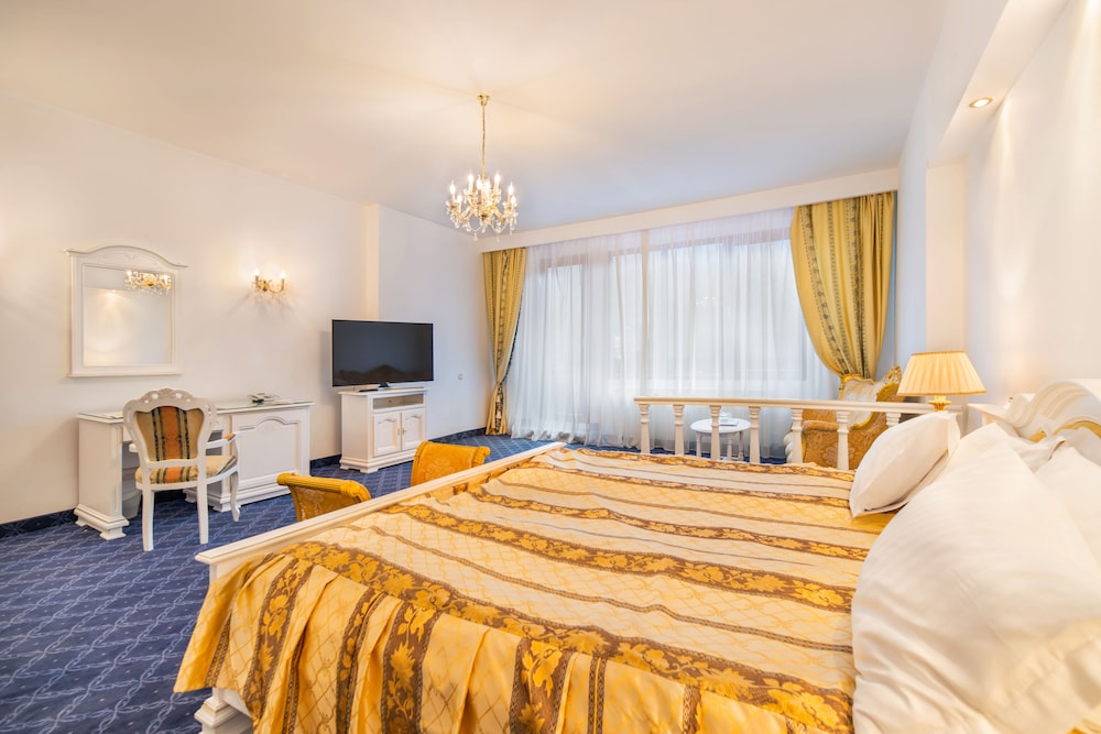 Aurelius Hotel 11/49