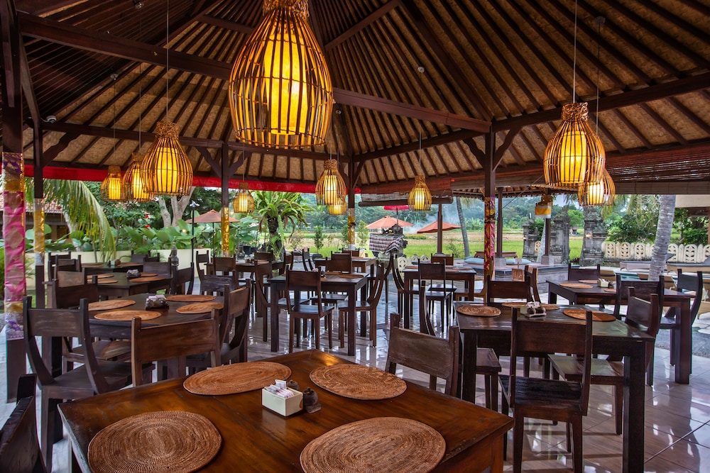 GREEN FIELD HOTEL AND BUNGALOW 35/50
