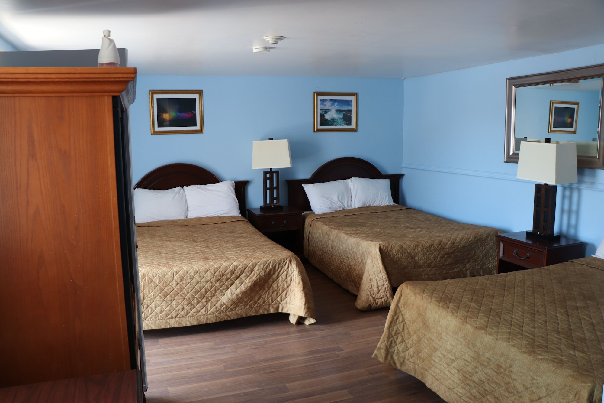 room, 3 double beds