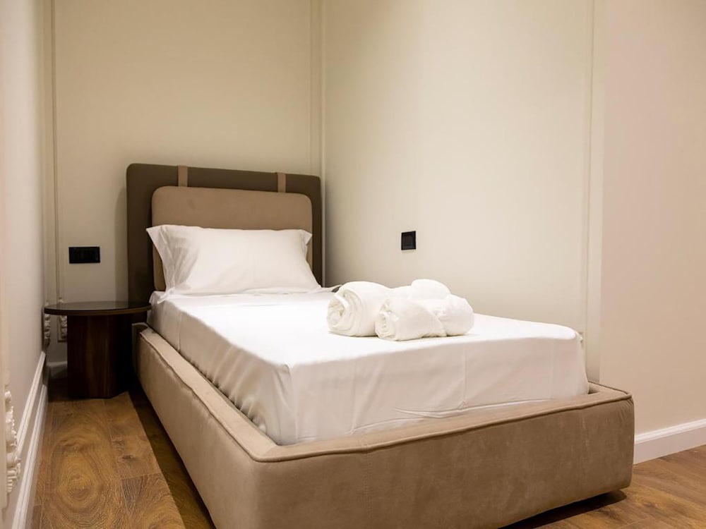 Hotel Adore 46/60