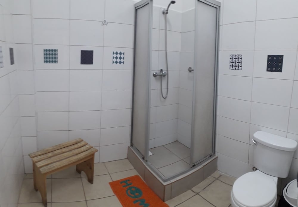 Santiago Backpackers 50/50