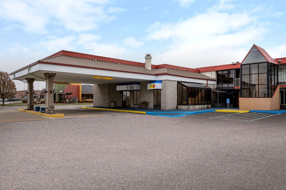 Days Inn by Wyndham Perrysburg 22/24