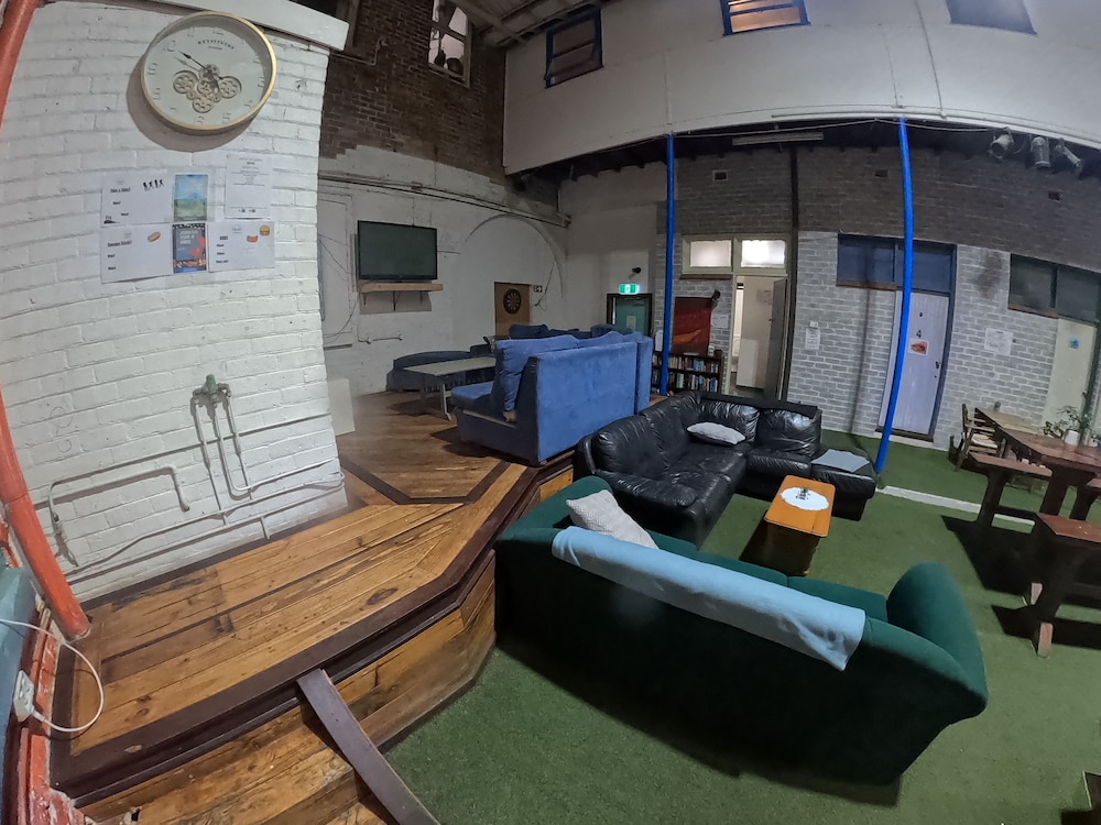 1849 Backpackers Hotel 32/50