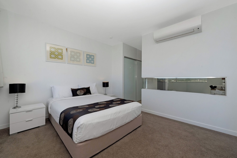 3 BEDROOMS, APARTMENT