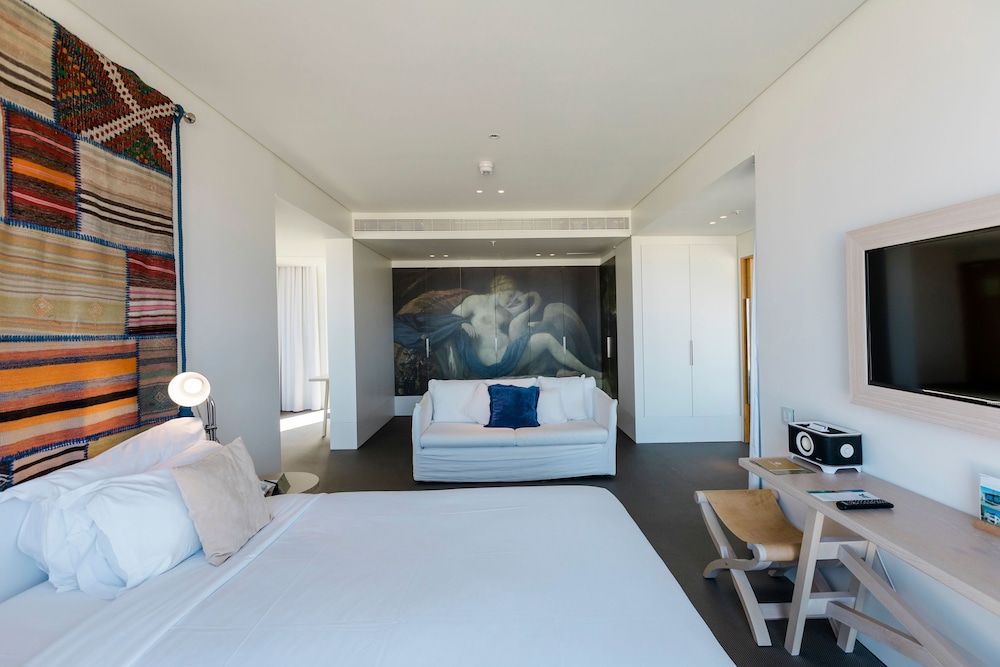 1 Bedroom, Superior, Suite, Queen Bed, Golf Course View, Terrace